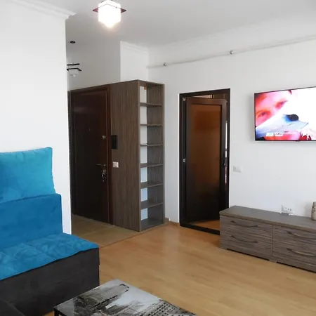 Apartment Iarina Solid 385